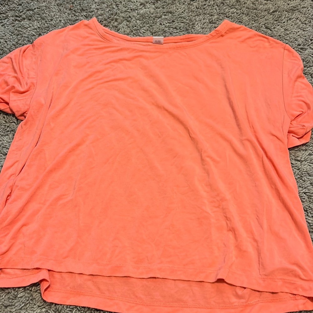 Old navy women’s boxy tee.